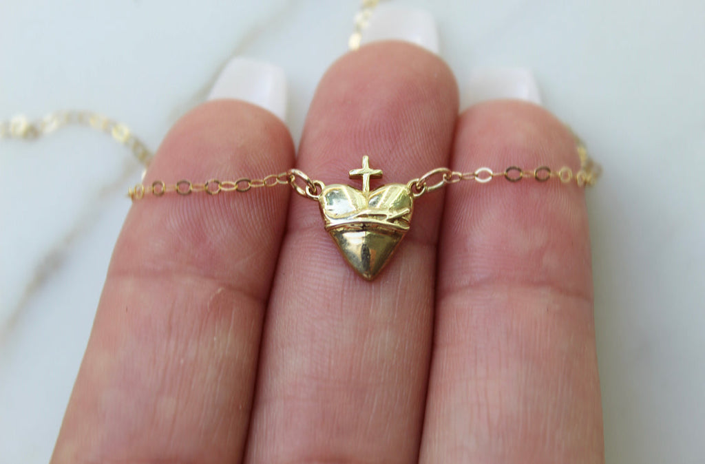 Sacred Heart of Jesus Necklace – Catholic Devotional Jewelry | Faith-Inspired Gift for Women