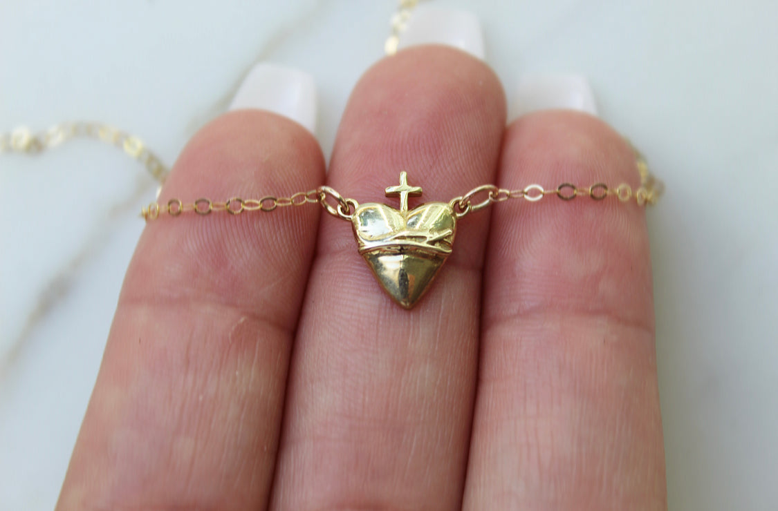 Sacred Heart of Jesus Necklace – Catholic Devotional Jewelry | Faith-Inspired Gift for Women