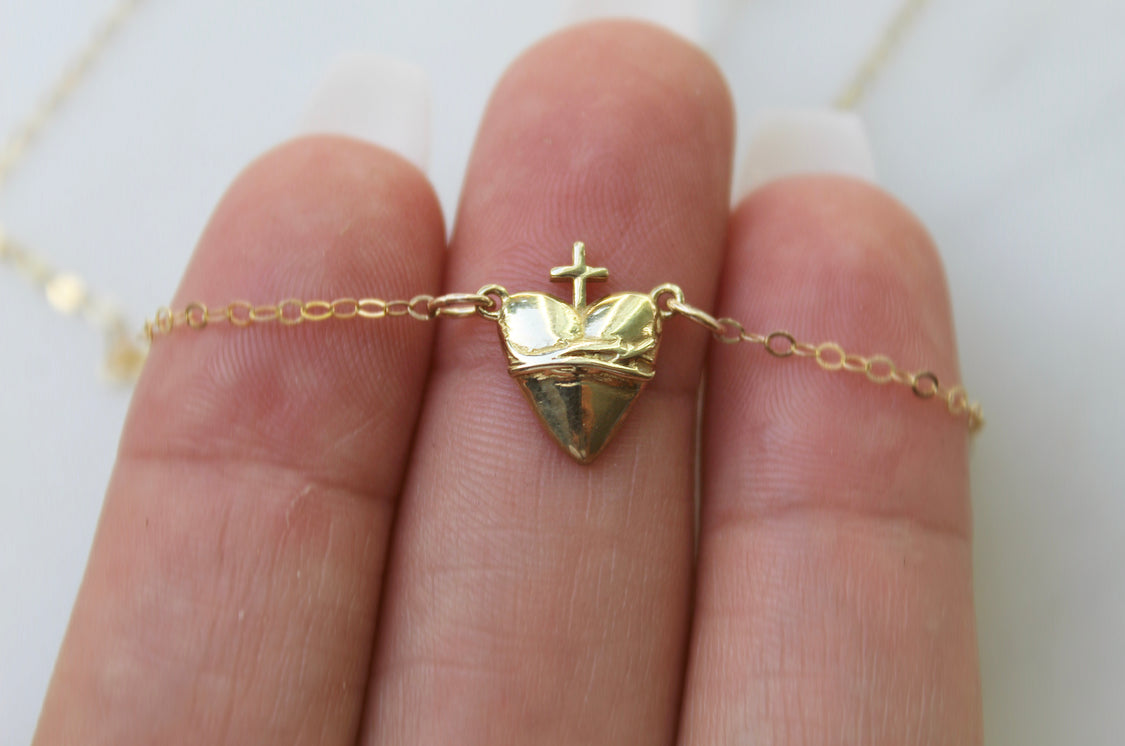 Sacred Heart of Jesus Necklace – Catholic Devotional Jewelry | Faith-Inspired Gift for Women