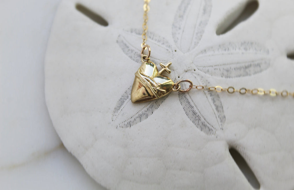 Sacred Heart of Jesus Necklace – Catholic Devotional Jewelry | Faith-Inspired Gift for Women