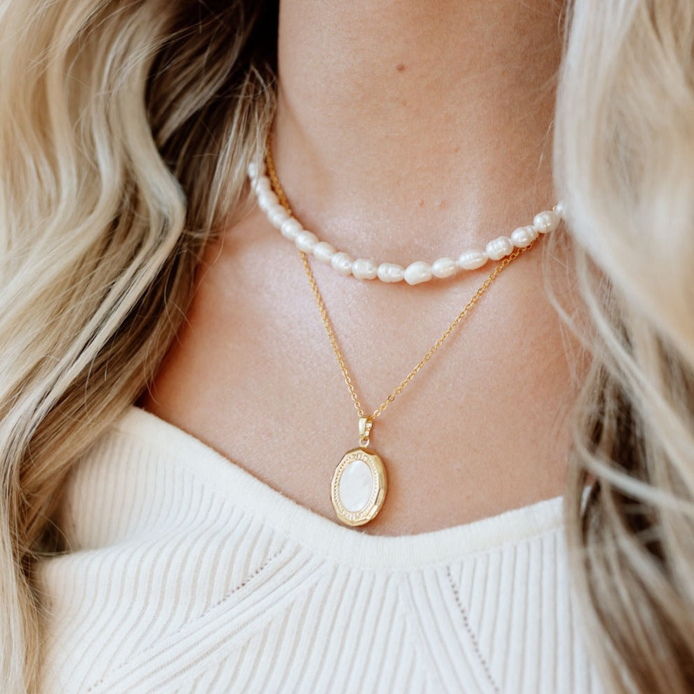 Isabelle Locket Necklace – Vintage Style Photo Locket Pendant | Keepsake Jewelry Gift