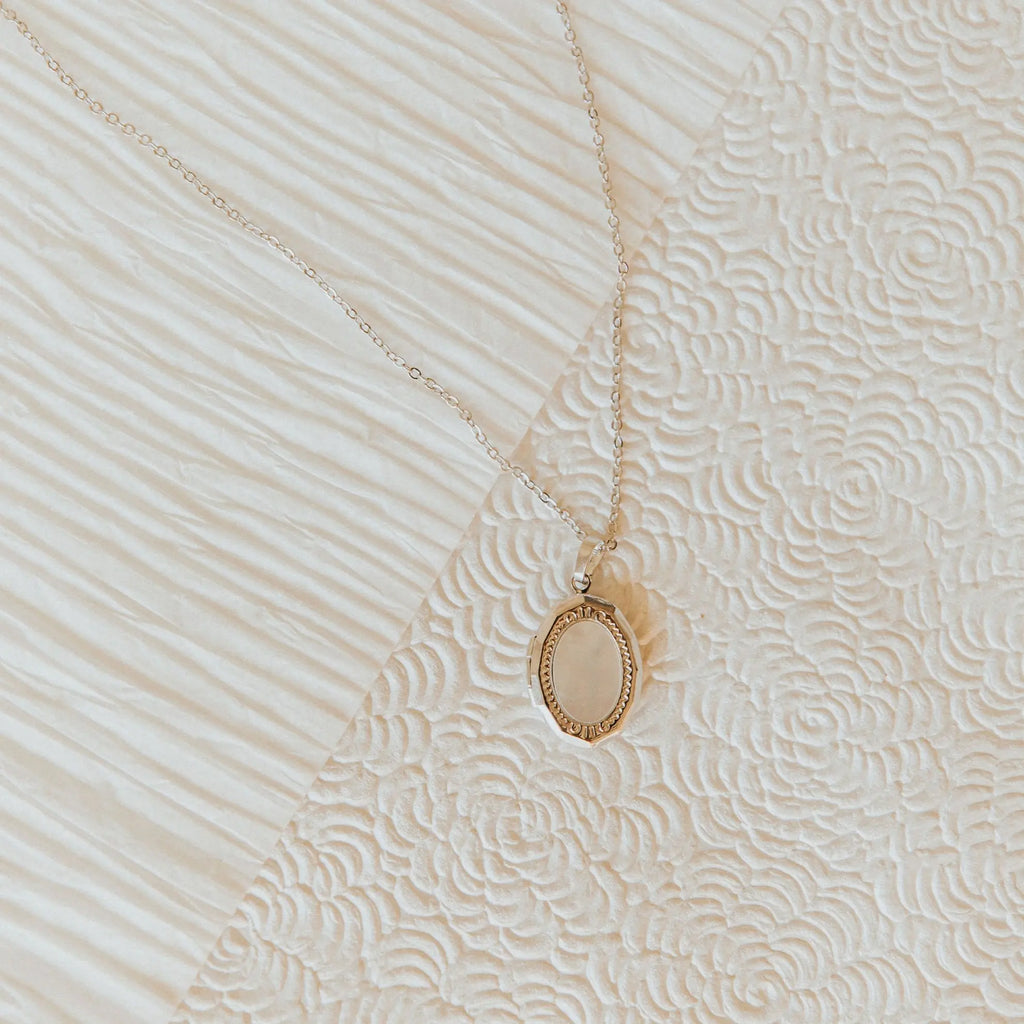Isabelle Locket Necklace – Vintage Style Photo Locket Pendant | Keepsake Jewelry Gift