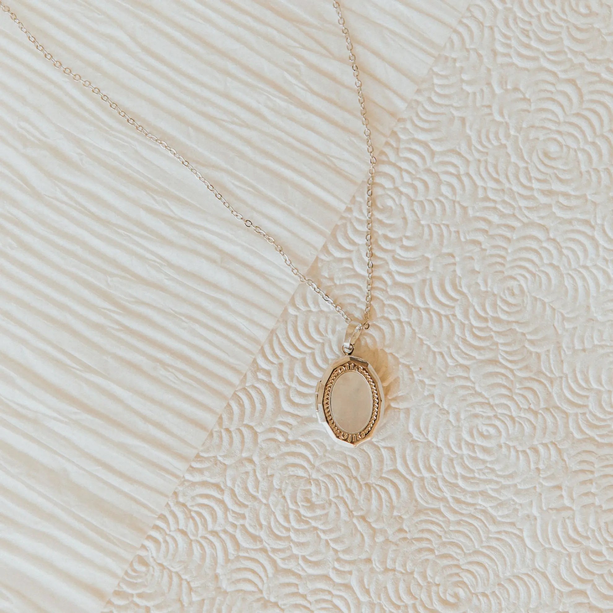Isabelle Locket Necklace – Vintage Style Photo Locket Pendant | Keepsake Jewelry Gift