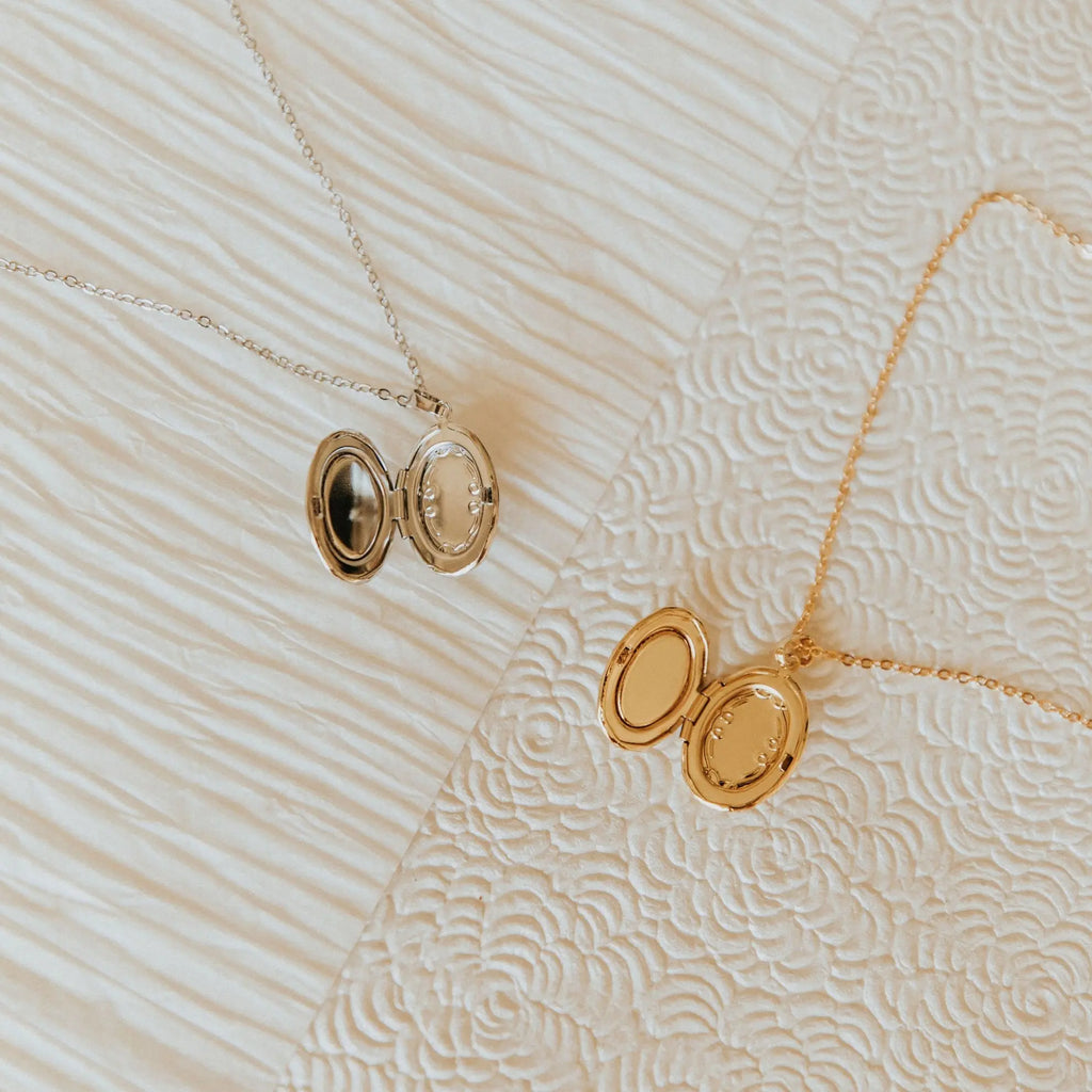 Isabelle Locket Necklace – Vintage Style Photo Locket Pendant | Keepsake Jewelry Gift