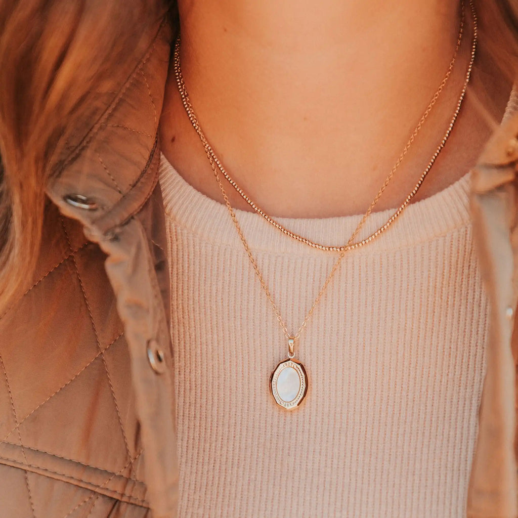 Isabelle Locket Necklace – Vintage Style Photo Locket Pendant | Keepsake Jewelry Gift